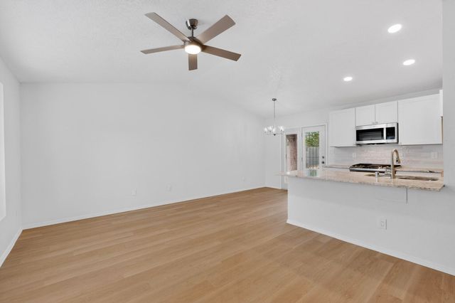 704 Sandpiper Drive SW, Albuquerque, NM 87121