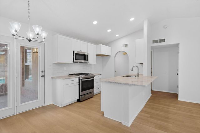 704 Sandpiper Drive SW, Albuquerque, NM 87121