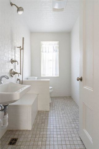 1 Ella Terrace, Newport, RI 02840