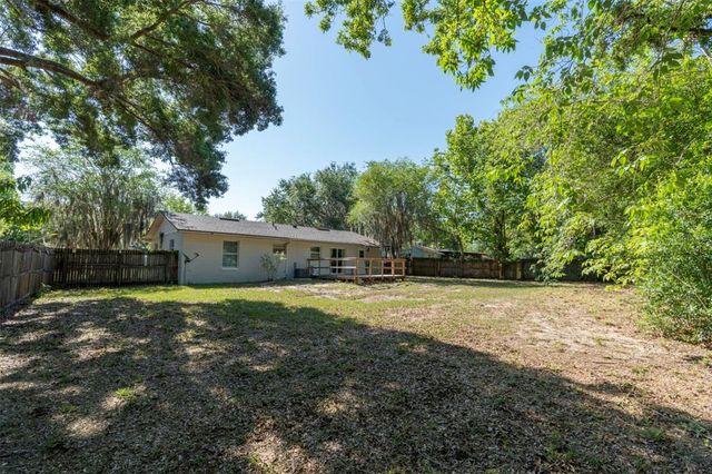 1296 CEDAR AVE, Tavares, FL 32778