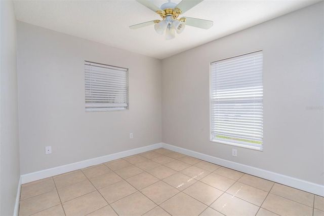 1296 CEDAR AVE, Tavares, FL 32778