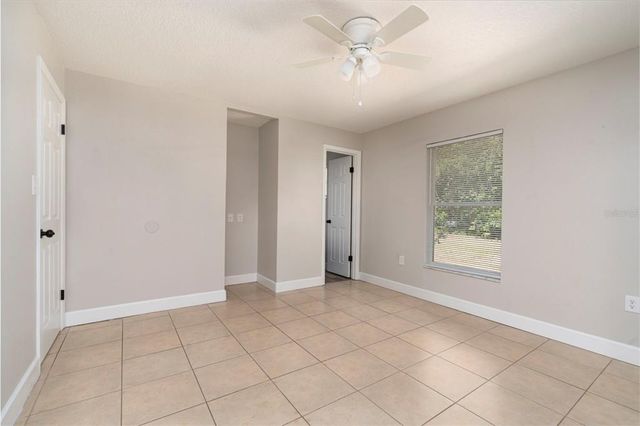 1296 CEDAR AVE, Tavares, FL 32778