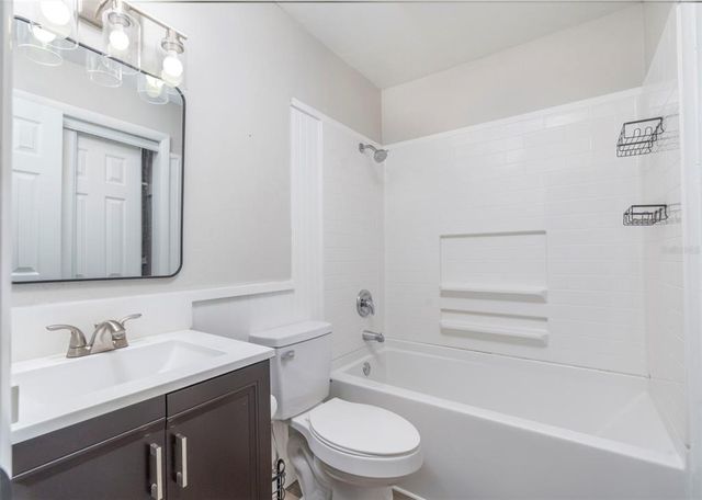 1296 CEDAR AVE, Tavares, FL 32778