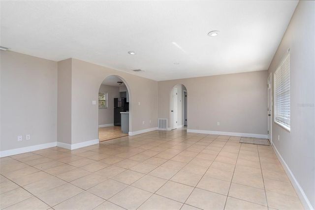 1296 CEDAR AVE, Tavares, FL 32778