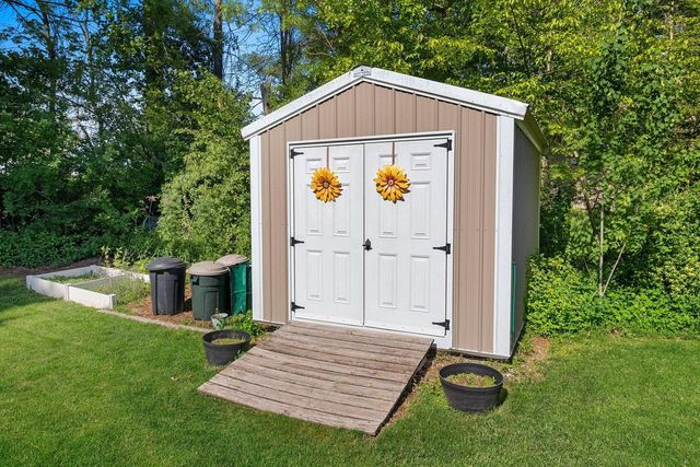 602 Wild Oak DRIVE, Manitowoc, WI 54220