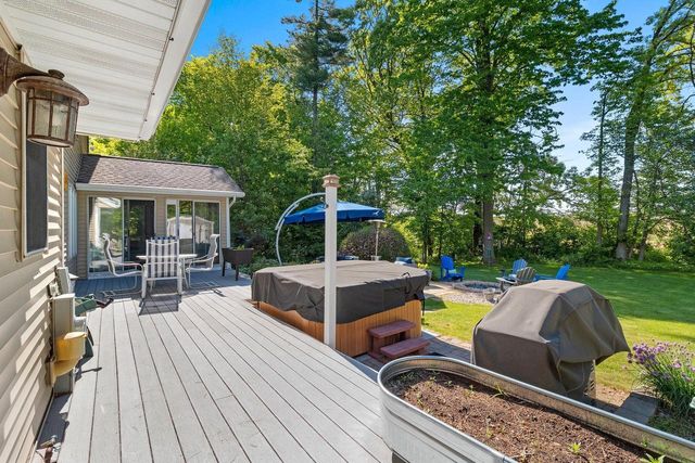 602 Wild Oak DRIVE, Manitowoc, WI 54220