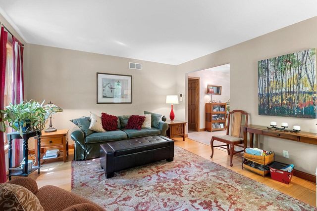 602 Wild Oak DRIVE, Manitowoc, WI 54220