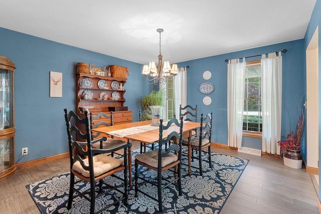 602 Wild Oak DRIVE, Manitowoc, WI 54220