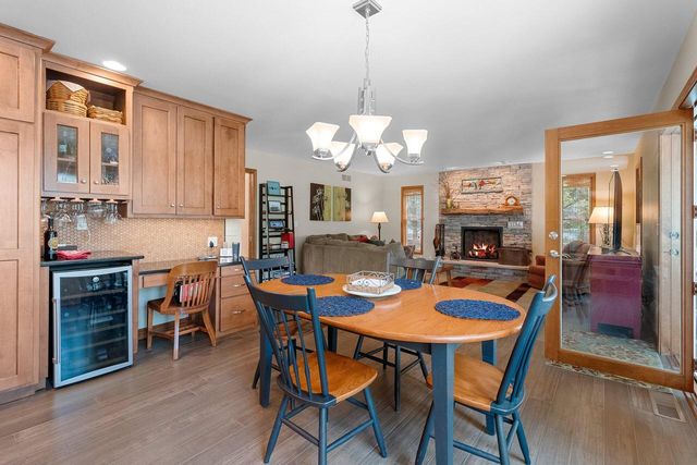 602 Wild Oak DRIVE, Manitowoc, WI 54220