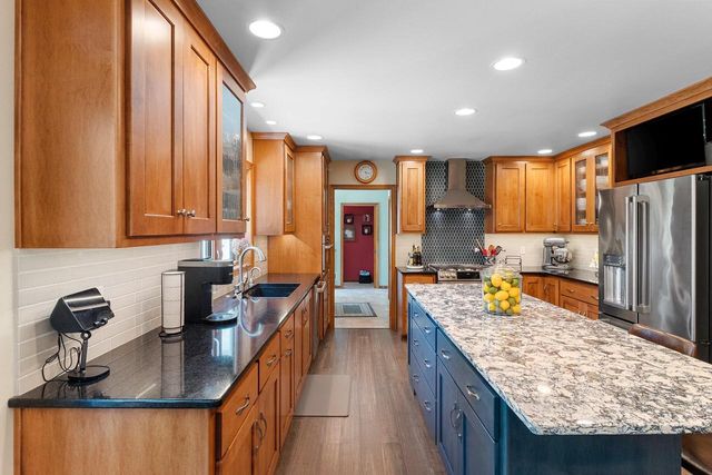 602 Wild Oak DRIVE, Manitowoc, WI 54220