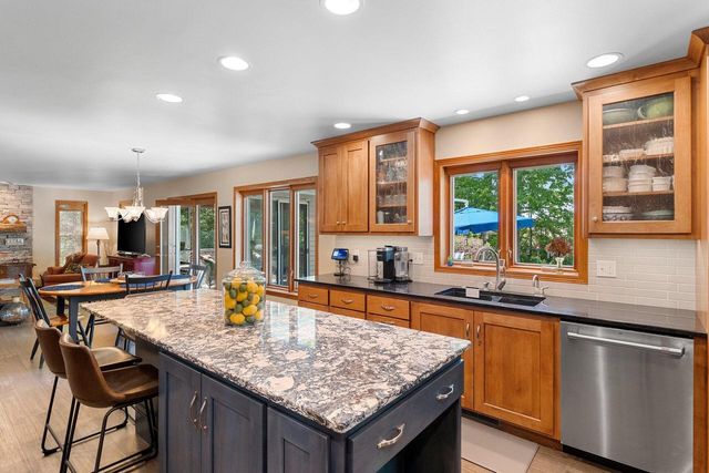 602 Wild Oak DRIVE, Manitowoc, WI 54220