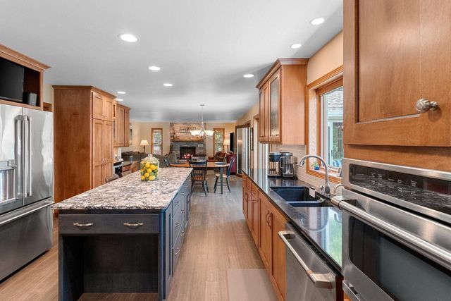 602 Wild Oak DRIVE, Manitowoc, WI 54220