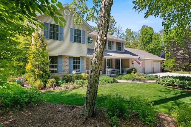 602 Wild Oak DRIVE, Manitowoc, WI 54220