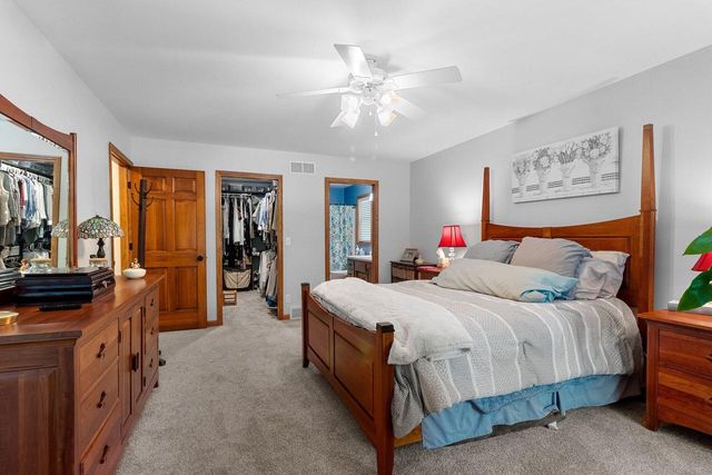 602 Wild Oak DRIVE, Manitowoc, WI 54220