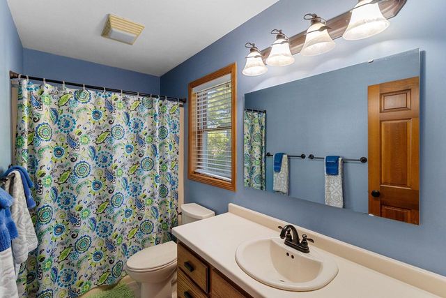 602 Wild Oak DRIVE, Manitowoc, WI 54220