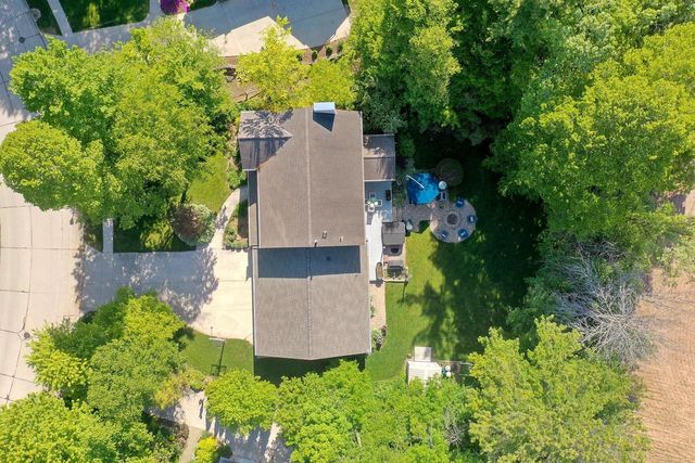 602 Wild Oak DRIVE, Manitowoc, WI 54220
