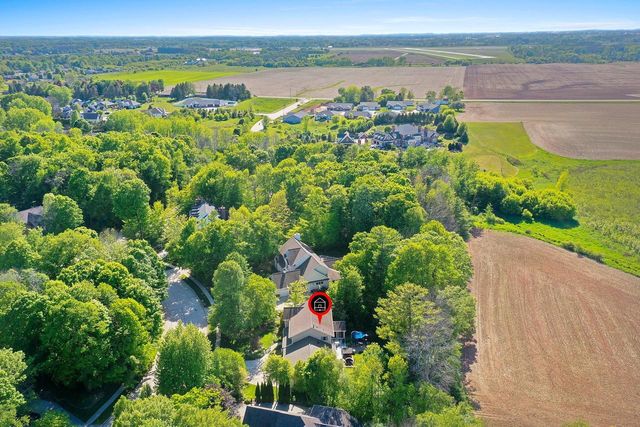 602 Wild Oak DRIVE, Manitowoc, WI 54220