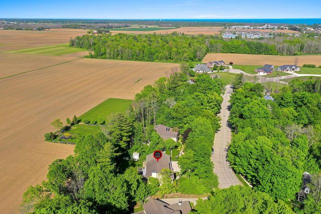 602 Wild Oak DRIVE, Manitowoc, WI 54220