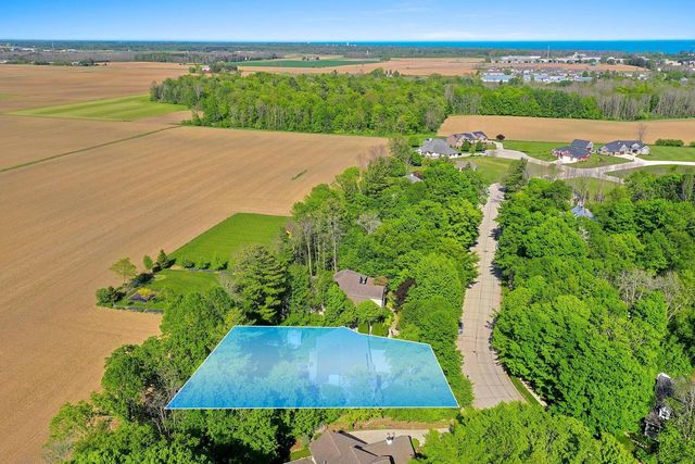 602 Wild Oak DRIVE, Manitowoc, WI 54220