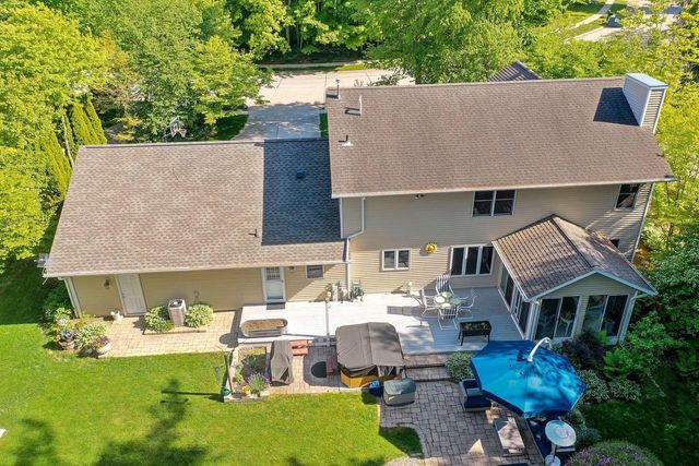 602 Wild Oak DRIVE, Manitowoc, WI 54220