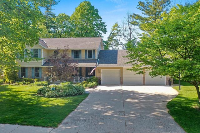 602 Wild Oak DRIVE, Manitowoc, WI 54220