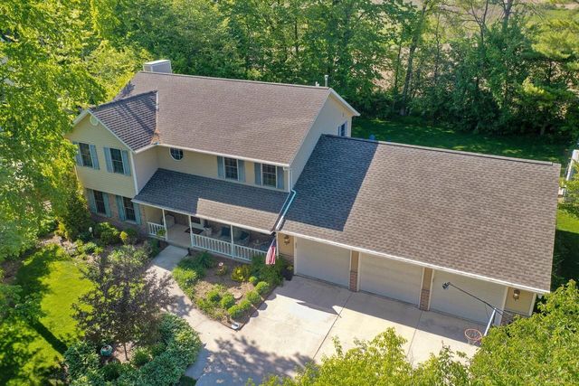602 Wild Oak DRIVE, Manitowoc, WI 54220
