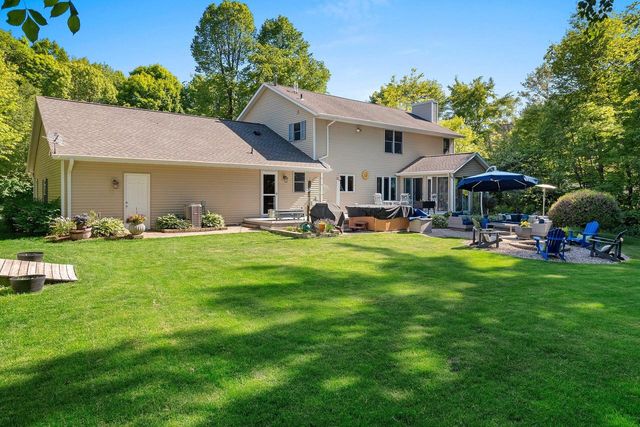 602 Wild Oak DRIVE, Manitowoc, WI 54220