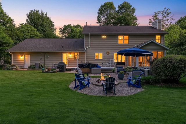 602 Wild Oak DRIVE, Manitowoc, WI 54220