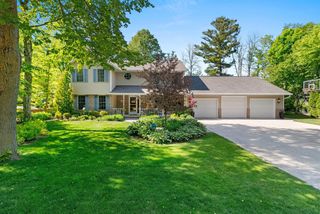 602 Wild Oak DRIVE, Manitowoc, WI 54220