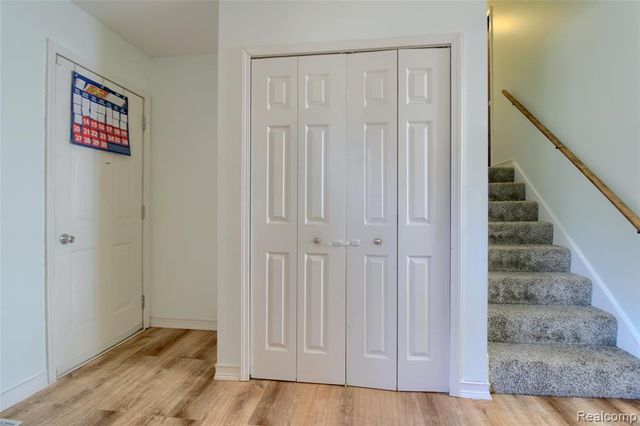 565 N Roessler Street, Monroe, MI 48162