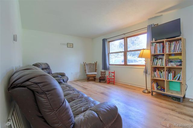 565 N Roessler Street, Monroe, MI 48162