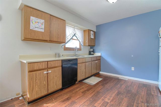 565 N Roessler Street, Monroe, MI 48162