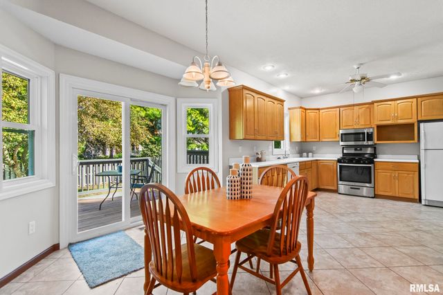 911 MESA Drive, Chatham, IL 62629