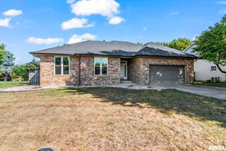 911 MESA Drive, Chatham, IL 62629