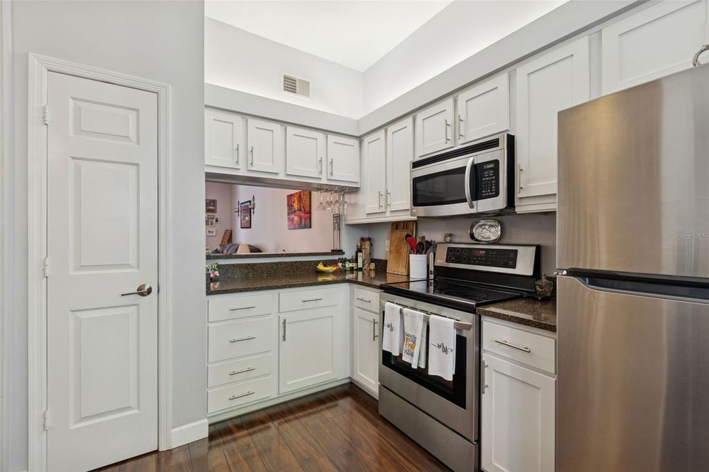 Image 10 of property listing at 1201 W HORATIO STREET F3, Tampa, FL 33606