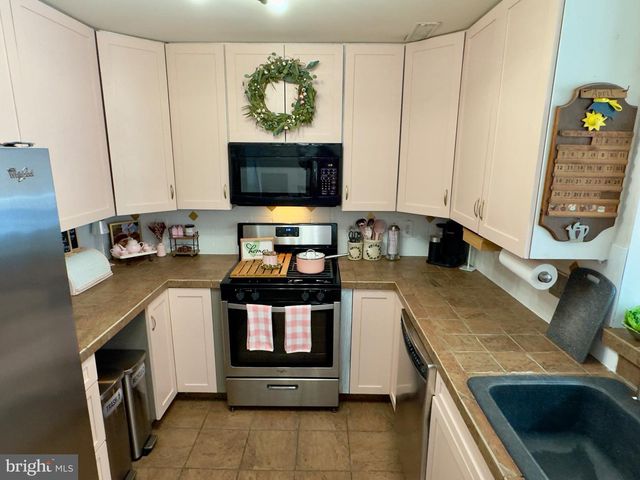 1306 SQUIRREL RD, Marlton, NJ 08053