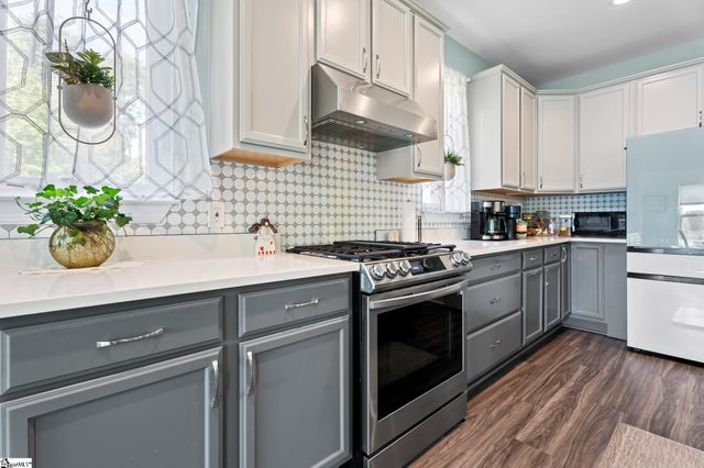 102 Indian Ridge Point, Laurens, SC 29360