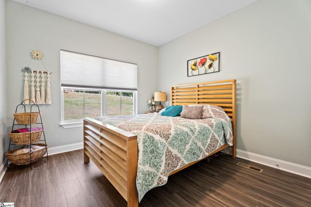 102 Indian Ridge Point, Laurens, SC 29360