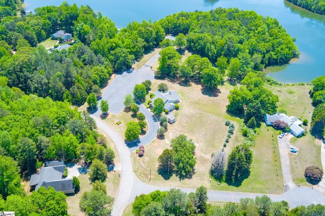 102 Indian Ridge Point, Laurens, SC 29360