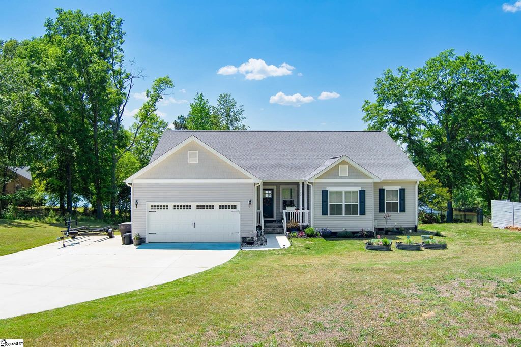 102 Indian Ridge Point, Laurens, SC 29360