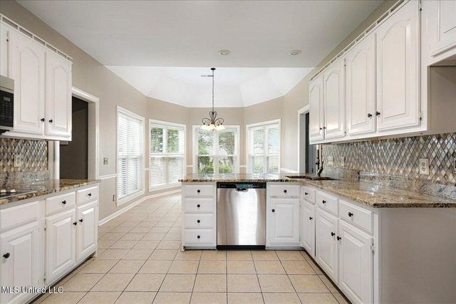 6923 SILVER CLOUD CV, Olive Branch, MS 38654