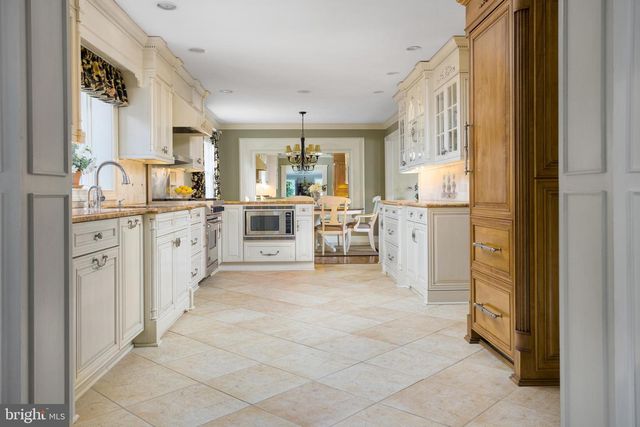 2501 SYLVAN AVE, Hamilton, NJ 08610