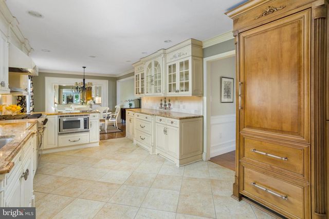 2501 SYLVAN AVE, Hamilton, NJ 08610