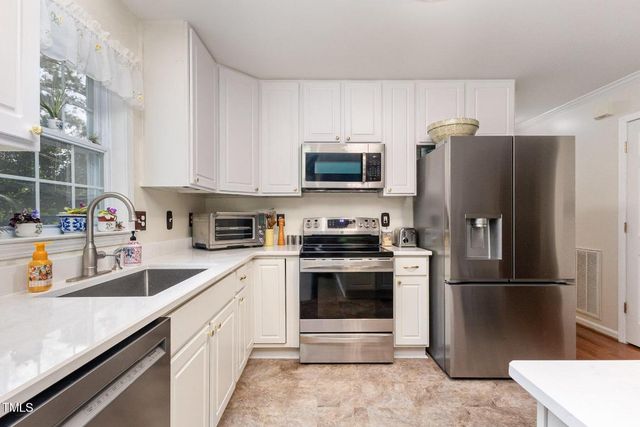 30 Beddingfield Drive, Zebulon, NC 27597