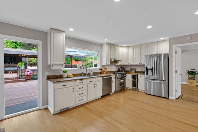 12 Yellowstone Way, Pacifica, CA 94044