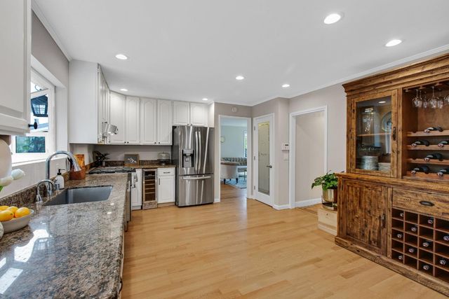 12 Yellowstone Way, Pacifica, CA 94044