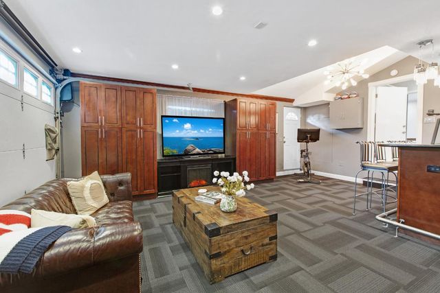 12 Yellowstone Way, Pacifica, CA 94044