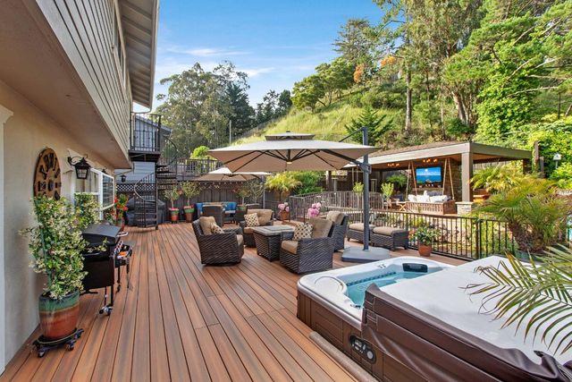 12 Yellowstone Way, Pacifica, CA 94044