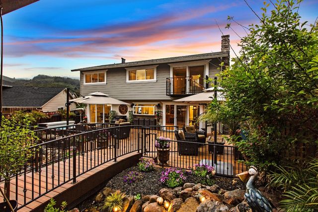 12 Yellowstone Way, Pacifica, CA 94044