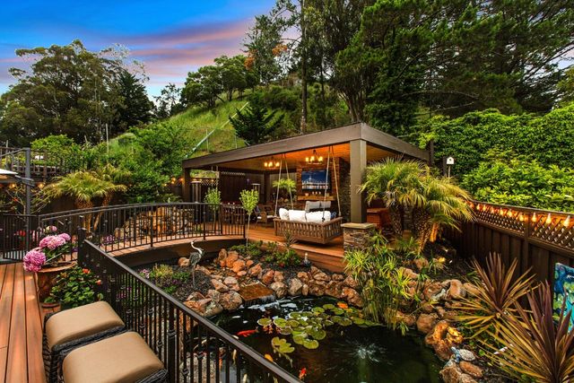 12 Yellowstone Way, Pacifica, CA 94044